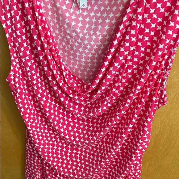 Nordstroms Sleeveless Cowl Neck Womens Top - Pink Star Pattern new $78 retail - Picture 2 of 4